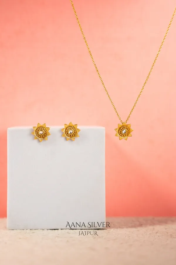 Swarna_Minimalist_Zircon_Flower_Necklace_Set