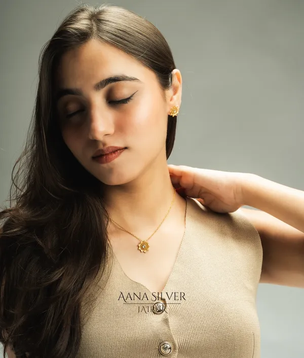 Swarna_Minimalist_Zircon_Flower_Necklace_Set