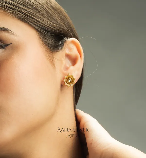 Swarna_Minimalist_Zircon_Flower_Necklace_Set