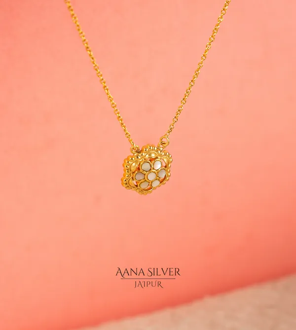 Swarna_Statement_Mother_Of_Pearls_Necklace