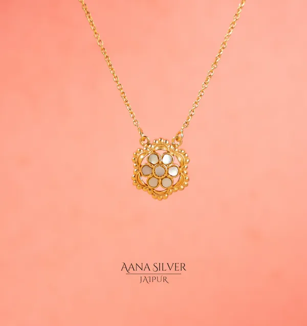 Swarna_Statement_Mother_Of_Pearls_Necklace