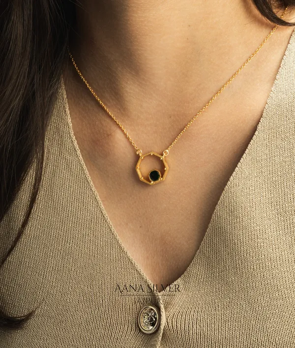 Swarna_Statement_Emerald_Necklace