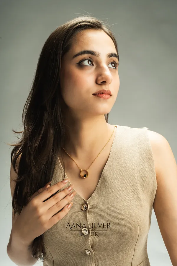 Swarna_Statement_Emerald_Necklace