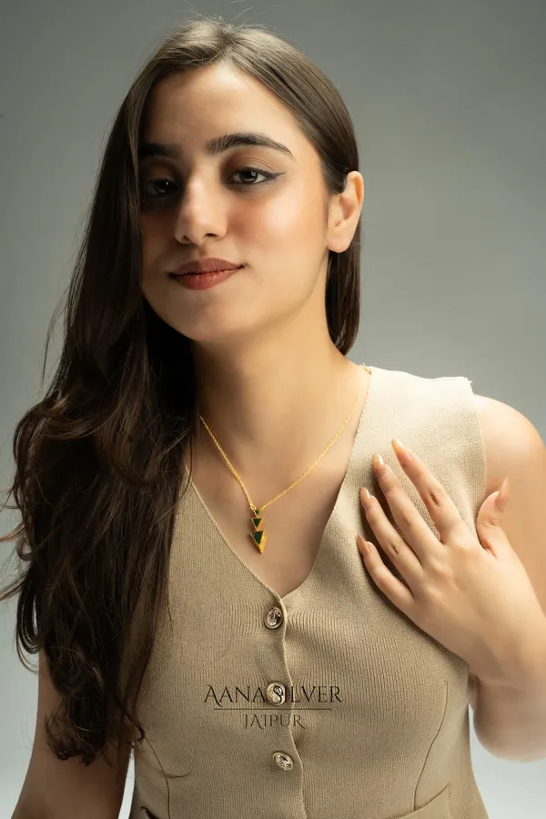 Swarna_Emerald_Statement_Necklace