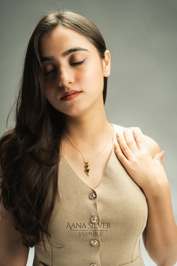 Swarna_Emerald_Statement_Necklace