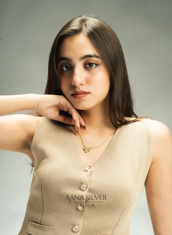 Swarna_Triple_Leaf_Zircon_Necklace