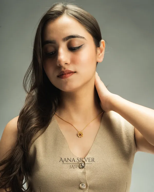 Swarna_Ruby_Minimalist_Flower_Necklace