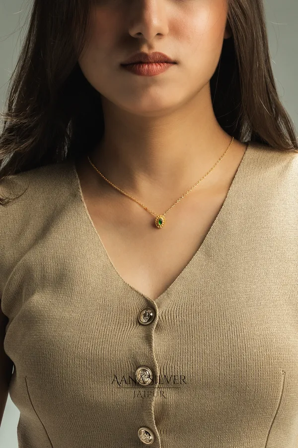Swarna_Emerald_Minimalist_Necklace