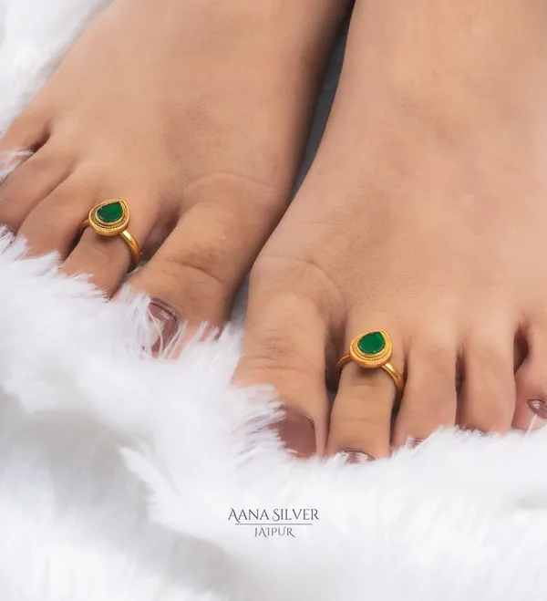 Swarna_Emerald_Drop_Kundan_Toe_Rings