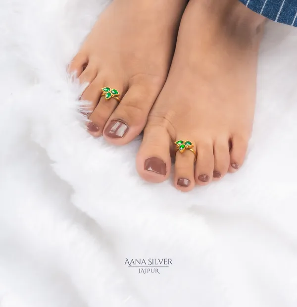 Swarna_Emerald_Leaf_Kundan_Toe_Rings