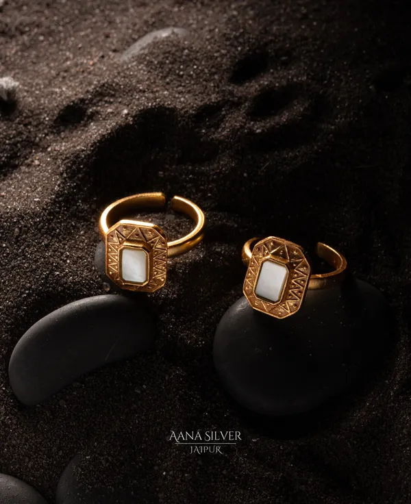 Swarna_Mother_Of_Pearls_Kundan_Toe_Rings