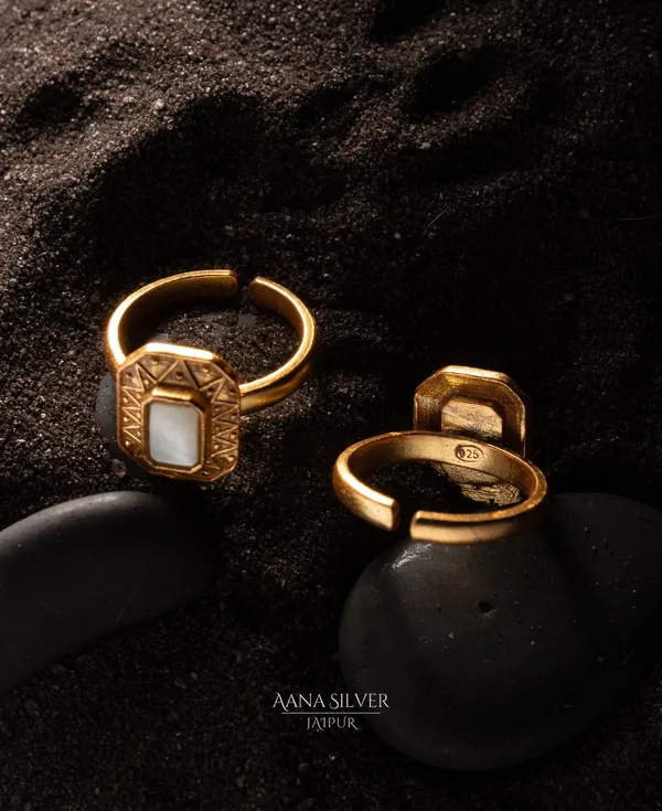 Swarna_Mother_Of_Pearls_Kundan_Toe_Rings