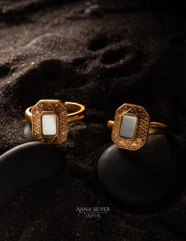Swarna_Mother_Of_Pearls_Kundan_Toe_Rings