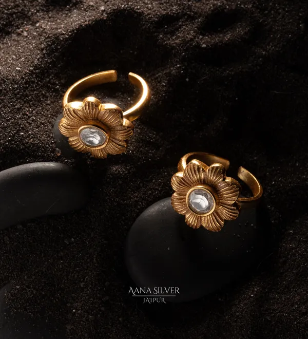 Swarna_Embossed_Quartz_Flower_Kundan_Toe_Rings