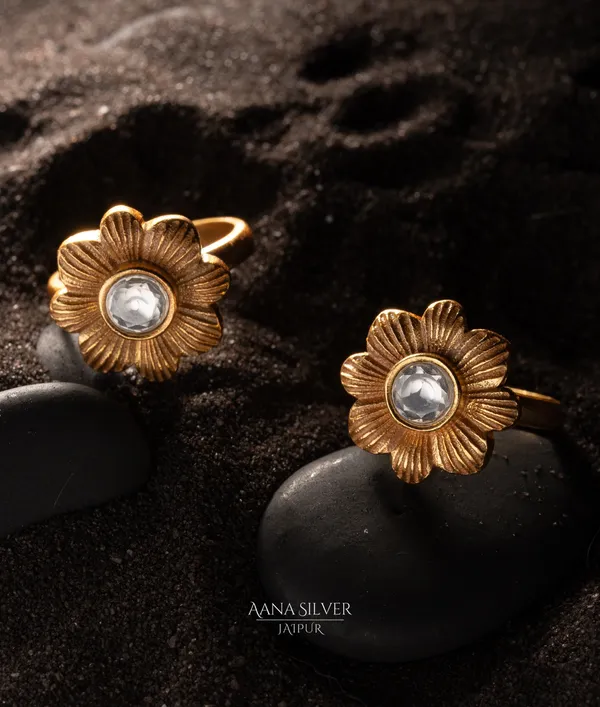 Swarna_Embossed_Quartz_Flower_Kundan_Toe_Rings