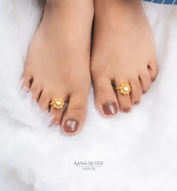 Swarna_Embossed_Quartz_Flower_Kundan_Toe_Rings