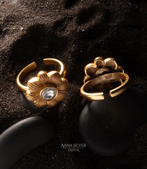 Swarna_Embossed_Quartz_Flower_Kundan_Toe_Rings