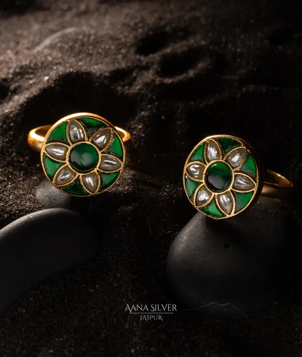 Swarna_Embossed_Emerald_Kundan_Toe_Rings