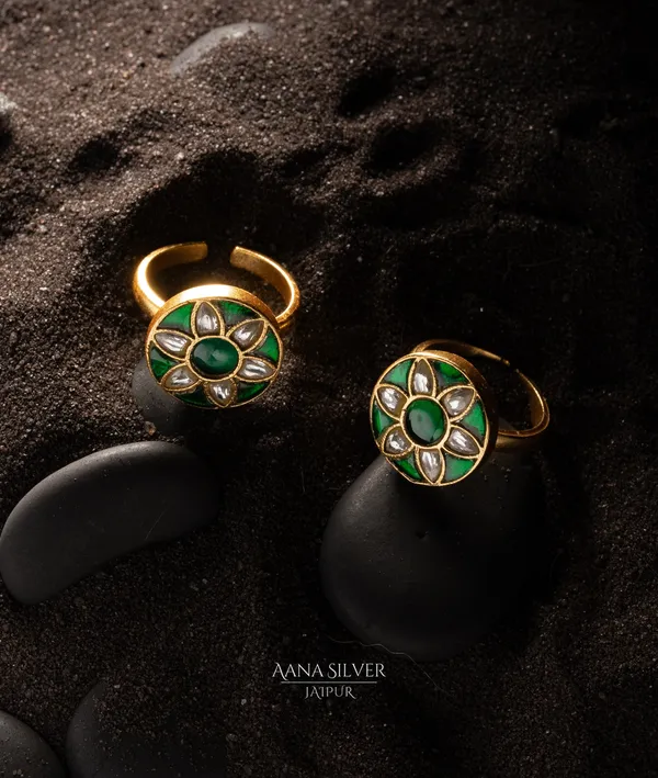 Swarna_Embossed_Emerald_Kundan_Toe_Rings