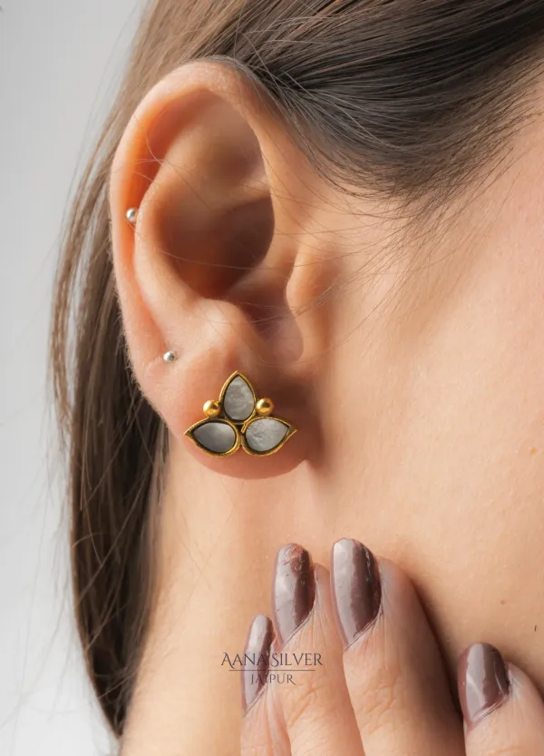 Swarna_Tri_Leaf_Kundan_Earrings
