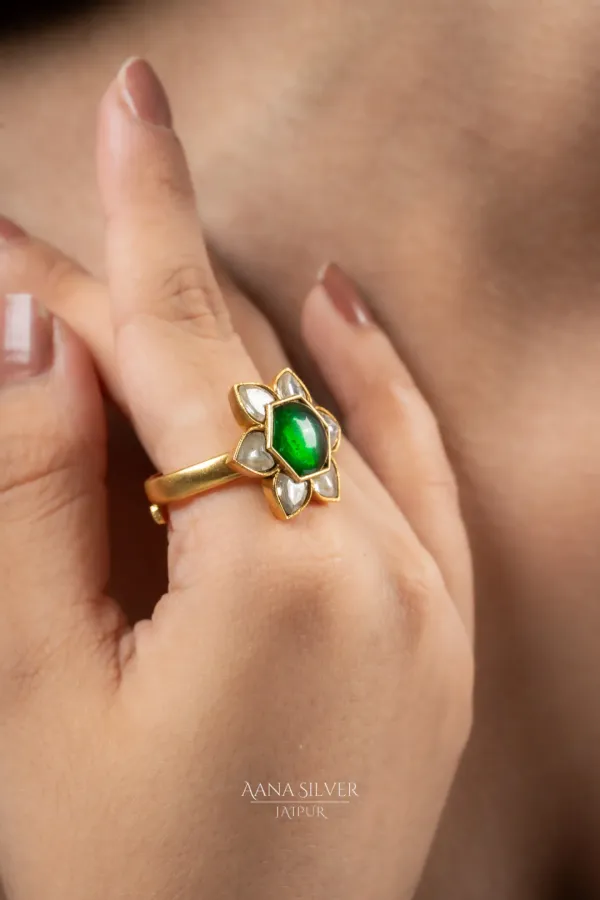 Swarna_Traditional_Emerald_Quartz_Kundan_Ring
