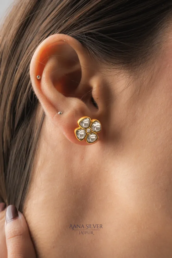 Swarna_Everyday_Flower_Kundan_Earrings