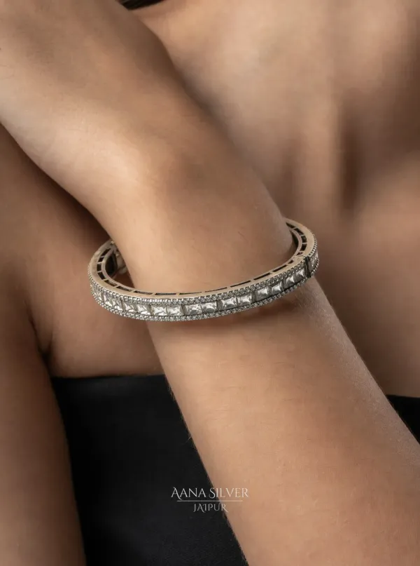 Saundarya_Royal_Traditional_Quartz_Bangle_Kada