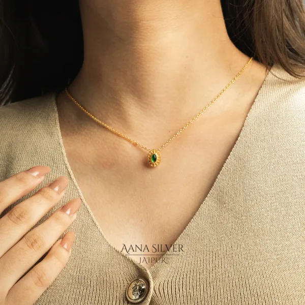 Swarna_Emerald_Minimalist_Necklace