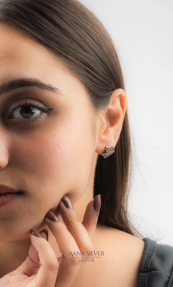 Aabharan_Detailed_Leaf_Earrings