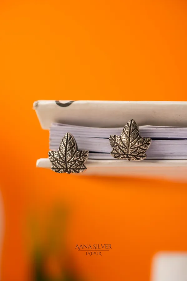 Aabharan_Detailed_Leaf_Earrings
