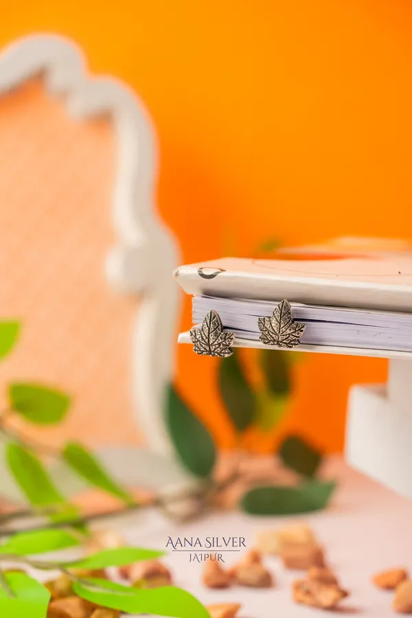 Aabharan_Detailed_Leaf_Earrings