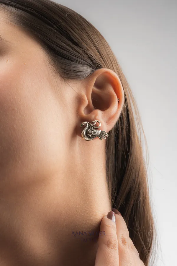 Aabharan_Detailed_Dotted_Peacock_Earrings