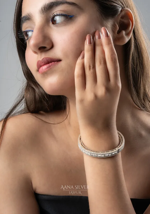Saundarya_Royal_Traditional_Quartz_Bangle_Kada