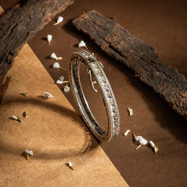 Saundarya_Royal_Traditional_Quartz_Bangle_Kada