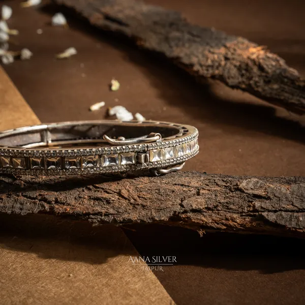 Saundarya_Royal_Traditional_Quartz_Bangle_Kada