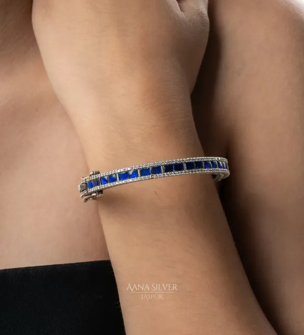 Saundarya_Blue_Sapphire_Kundan_Bangle_Kada