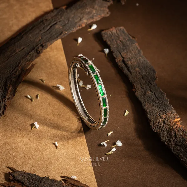 Saundarya_Royal_Emerald_Kundan_Bangle_Kada