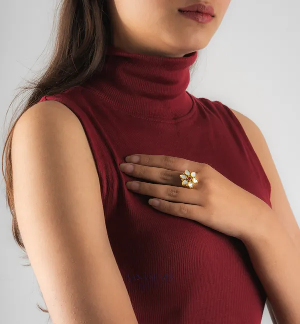 Swarna_Balls_Embossed_Kundan_Ring