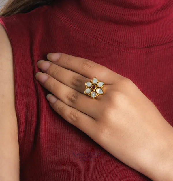 Swarna_Balls_Embossed_Kundan_Ring