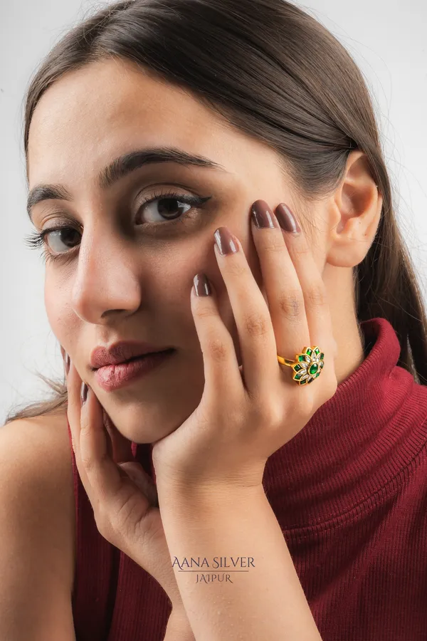 Swarna_Versatile_Flower_Kundan_Ring