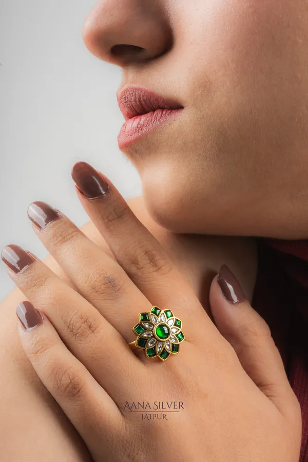 Swarna_Versatile_Flower_Kundan_Ring