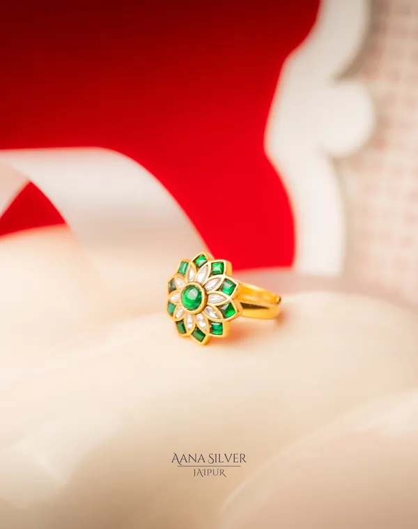 Swarna_Versatile_Flower_Kundan_Ring