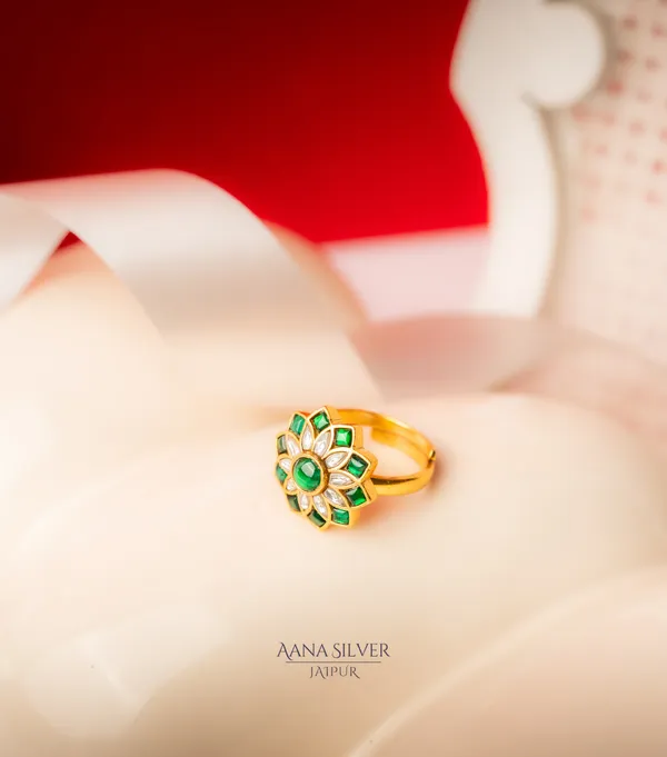 Swarna_Versatile_Flower_Kundan_Ring