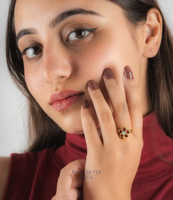 Swarna_Minimalistic_Flower_Kundan_Ring