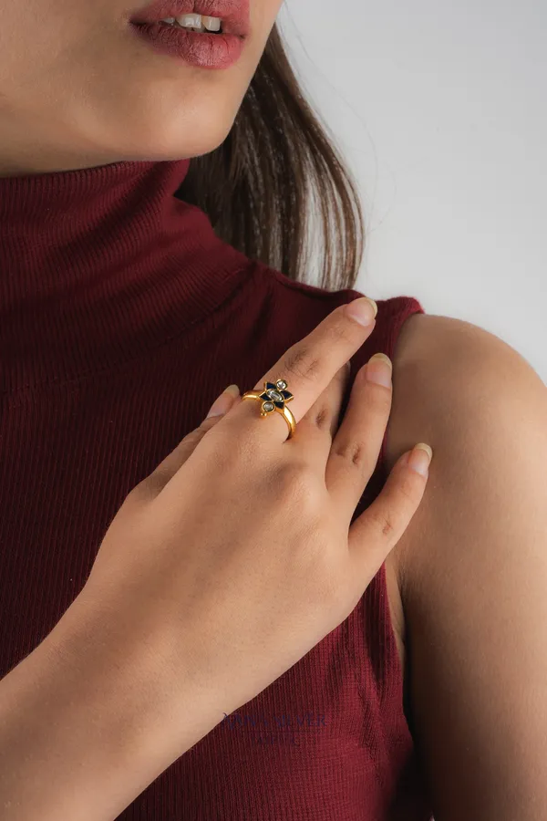 Swarna_Minimalistic_Blue_Sapphire_Kundan_Ring