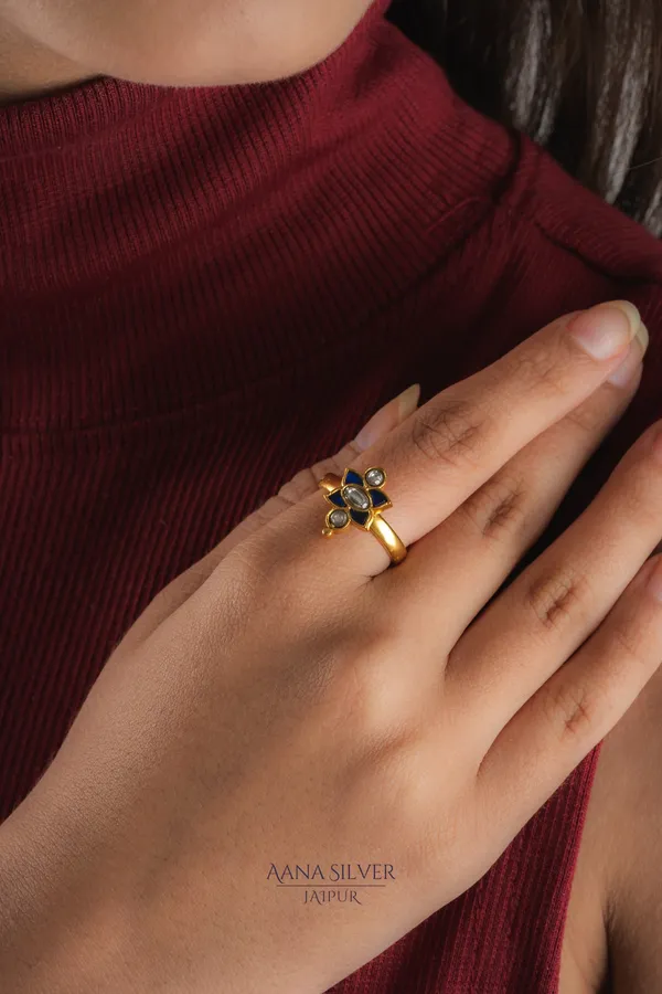 Swarna_Minimalistic_Blue_Sapphire_Kundan_Ring