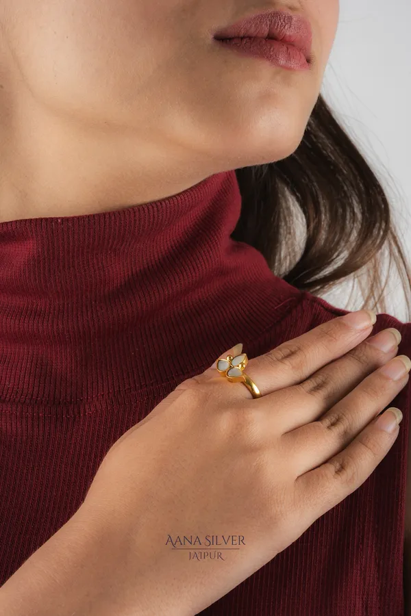 Swarna_Minimalistic_Mother_Of_Pearls_Kundan_Ring