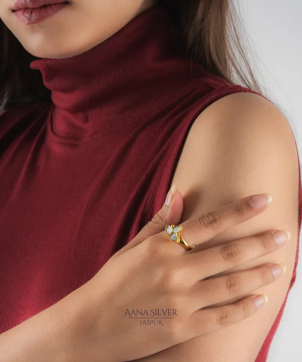 Swarna_Minimalistic_Mother_Of_Pearls_Kundan_Ring