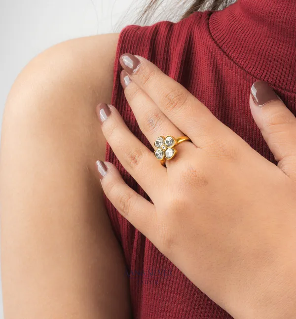 Swarna_Quartz_Flower_Kundan_Ring