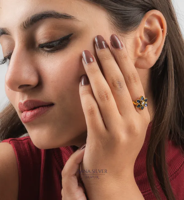 Swarna_Minimalist_Blue_Sapphire_Kundan_Ring